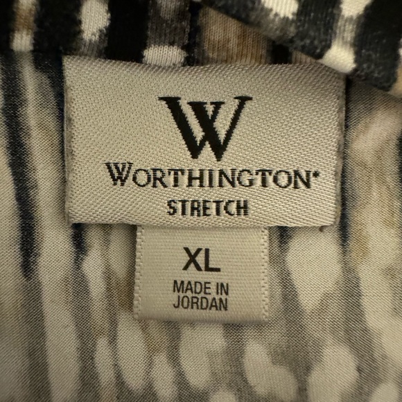 Stretch Sleeveless Pullover Blouse - Picture 4 of 4